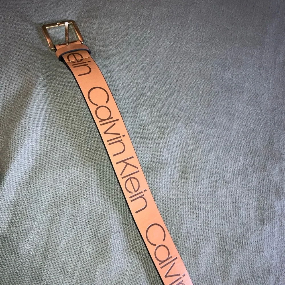 Calvin Klein Brown Leather Belt with Sleek Buckle - Picture 6 of 10